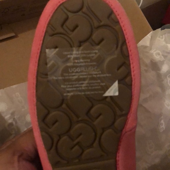 Pink Ugg’s brand new from ugg company never worn - Picture 3 of 8